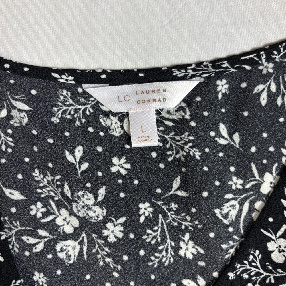 LC Lauren Conrad Black White Floral Tie Neck Blouse Size Large - Picture 2 of 8